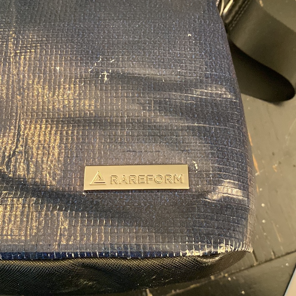 Rareform Maya Cross-Body - Picture 11 of 16